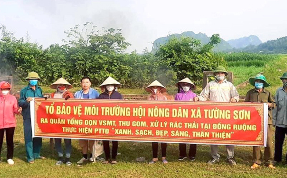 Hội nông dân xã Tường Sơn ra quân thu gom xử lý rác thải, bao bì thuốc bảo vệ thực vật trên đồng ruộng!