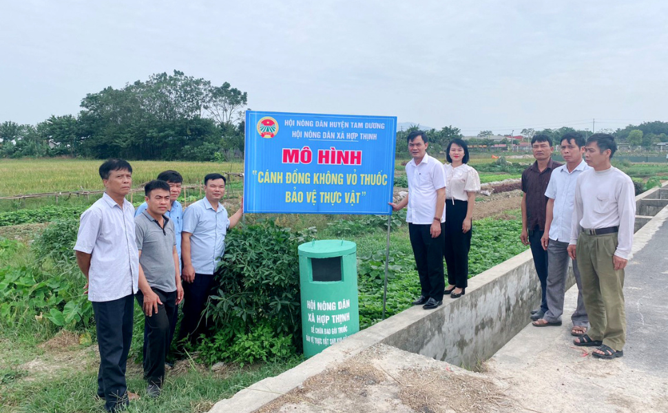 Hội Nông dân xã Hợp Thịnh ra mắt mô hình “Cánh đồng không vỏ thuốc bảo vệ thực vật”!