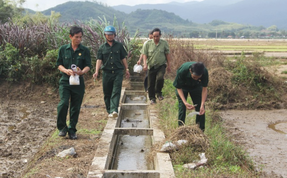 Phú Yên: Cựu chiến binh vận động dân gom vỏ thuốc bảo vệ thực vật để bảo vệ môi trường!