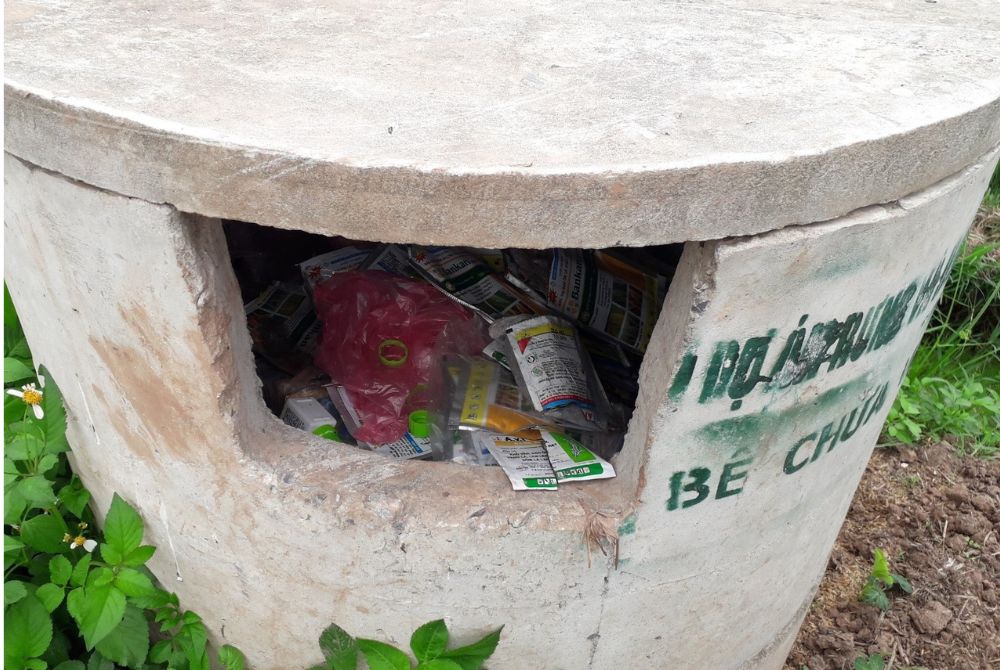 Nông dân sử dụng, vứt bỏ bao gói thuốc Bảo vệ thực vật không đúng quy định là vi phạm pháp luật