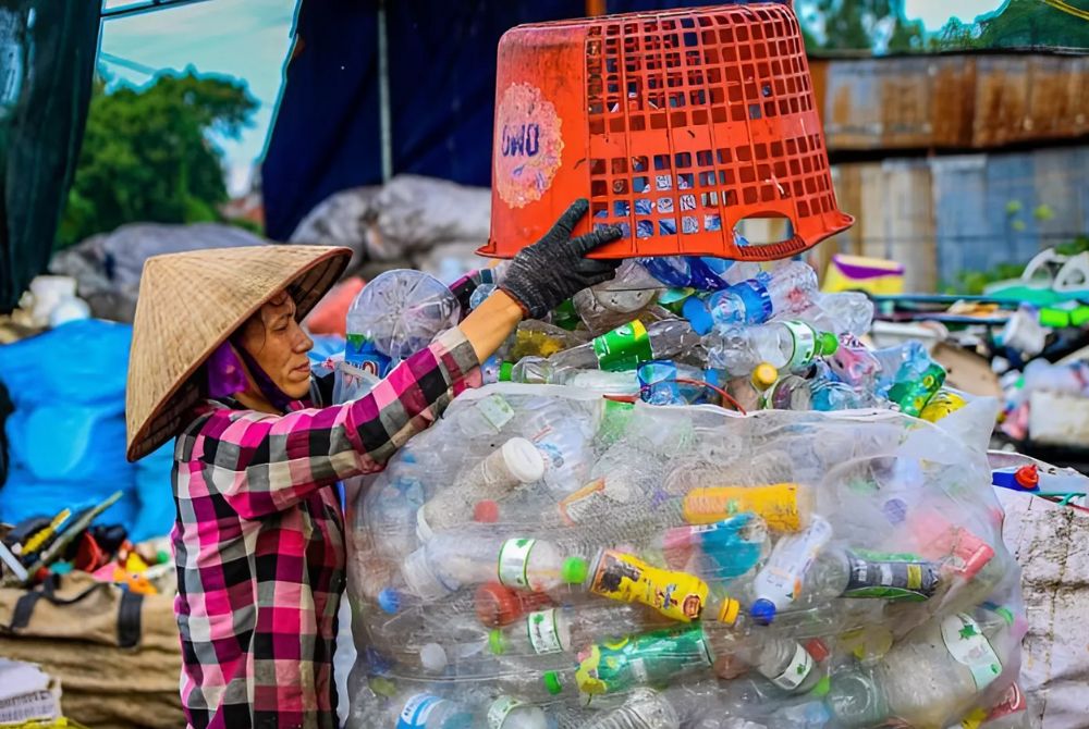 Nan giải việc tái chế rác thải nhựa