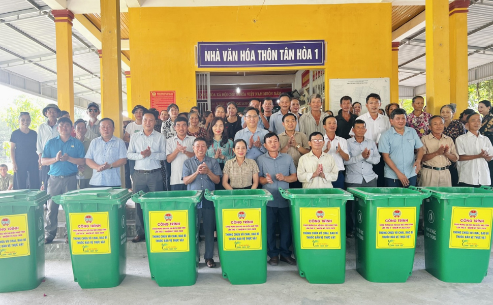 Hội Nông dân tỉnh Hà Tĩnh phát động phong trào 'Hội viên nông dân thu gom vỏ chai, bao bì thuốc bảo vệ thực vật'!