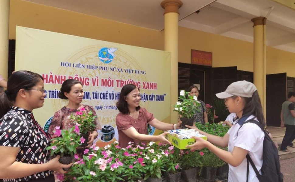 Phát động chương trình 'Thu gom, tái chế vỏ hộp sữa đổi nhận cây xanh' tại xã Việt Hùng!